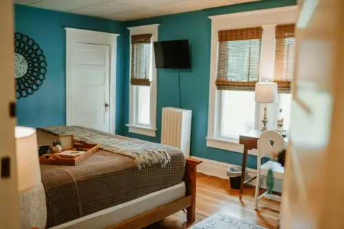 Cramer Family Mountain Inn King Room 12