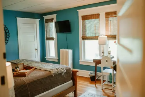 Cramer Family Mountain Inn King Room 13