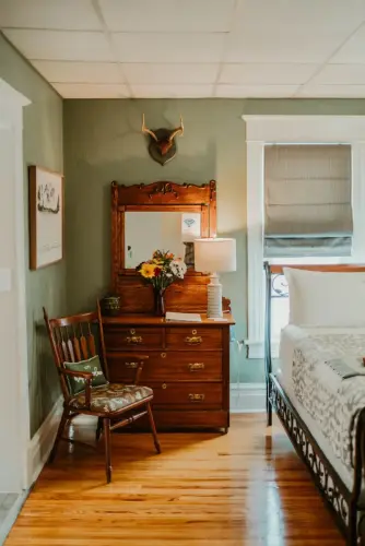 Cramer Family Mountain Inn Mountain Room 10