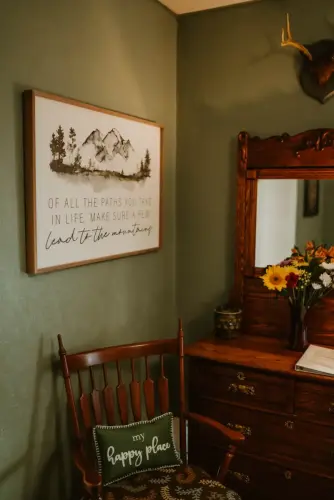 Cramer Family Mountain Inn Mountain Room 6