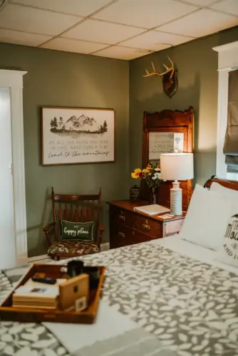 Cramer Family Mountain Inn Mountain Room 7